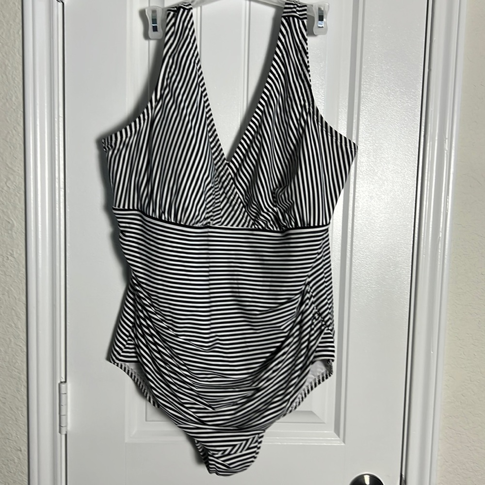 Embrace Your Curves Vanessa 1pc Bathing Suit NEW WITHOUT TAGS